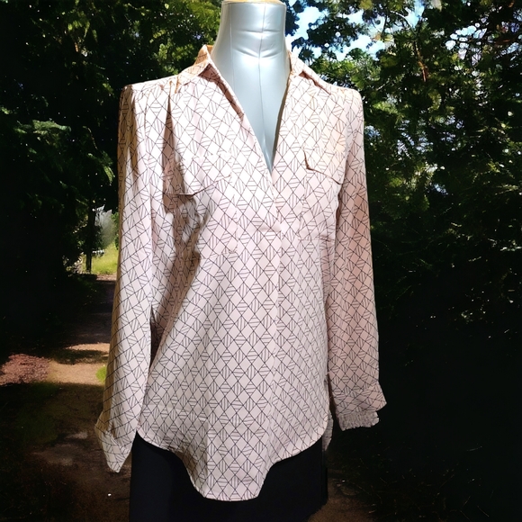 ANN TAYLOR | ✨ Black & White Geometric Patterned Blouse | NWOT ✨ size S - Picture 1 of 10
